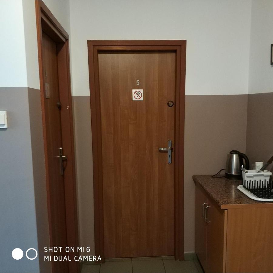 Pokoje Goscinne Sonia Tuszyn Exterior foto
